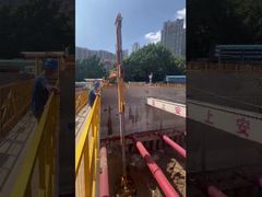 XCMG E310 modeli 25 metrelik üç bölümlü teleskopik bir yayla ve 2.2 metreküp bir orangla birlikte geliyor.